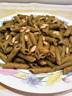 Una foto de Macarrones con salsa pesto - veggie