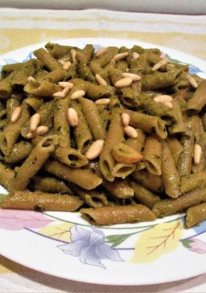 Foto principal de Macarrones con salsa pesto - veggie