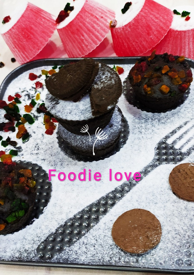 டாக்சாக்லேட் டூட்டி ஃப்ரூட்டி ஓரியோ கப்கேக்(Dark chocolate tootyfrooty oreo cupcake recipe in tamil) செய்முறை முக்கிய புகைப்படம்