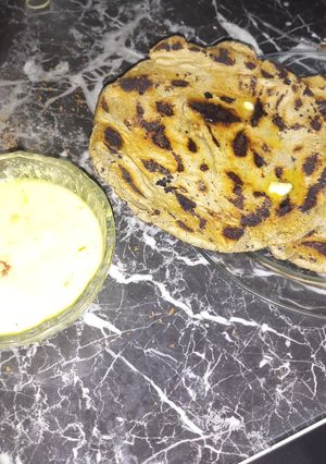 A picture of Haray lehsan wali Karhi aur bajray ki roti.