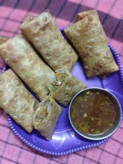 ચાઇનીઝ વેજ સ્પ્રિંગ રોલ (Veg Spring Roll Recipe in Gujarati) રેસીપી મુખ્ય ફોટો