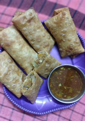 ચાઇનીઝ વેજ સ્પ્રિંગ રોલ (Veg Spring Roll Recipe in Gujarati) રેસીપી મુખ્ય ફોટો