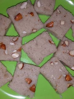 मखाना बर्फी(MAKHANA BARFI RECIPE IN HINDI) रेसिपी मुख्य फोटो