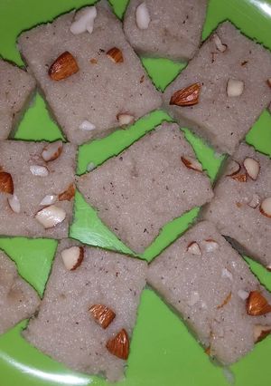 मखाना बर्फी(MAKHANA BARFI RECIPE IN HINDI) रेसिपी मुख्य फोटो