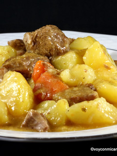 Una foto de Jarrete (morcillo) estofado con patatas