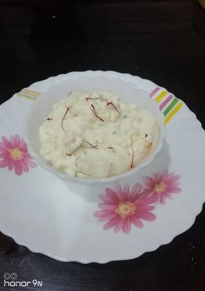 A picture of Kashmiri Saffron Firni.