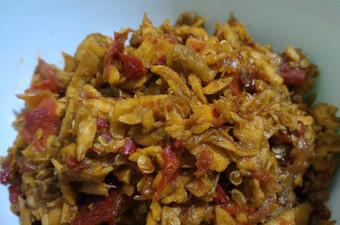 Bagaimana Menyiapkan Ayam Suwir Pedas Manis yang Bikin Ngiler