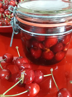 Una foto de Cerezas en licor Kirsch
