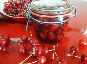 Una foto de Cerezas en licor Kirsch
