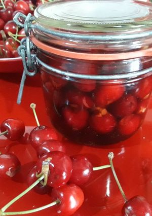 Una foto de Cerezas en licor Kirsch