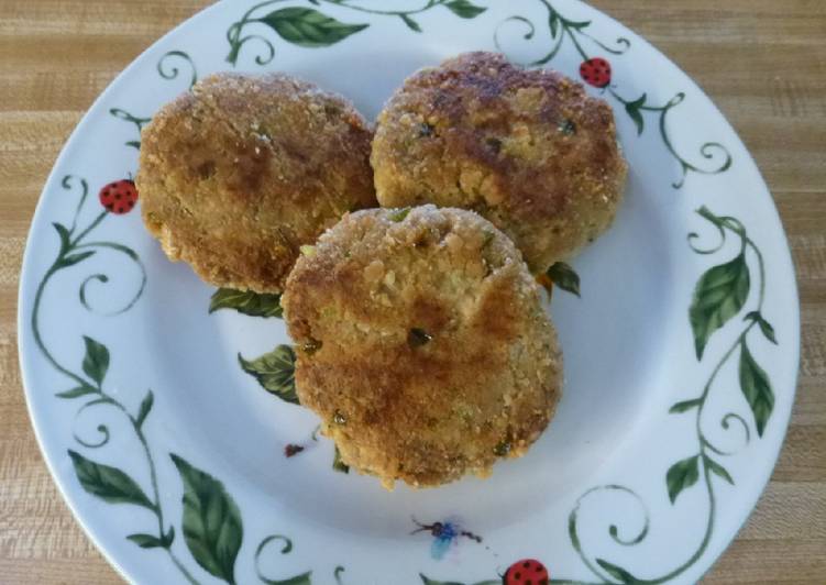 Lee's Easy Salmon Patties (Cakes Croquettes)