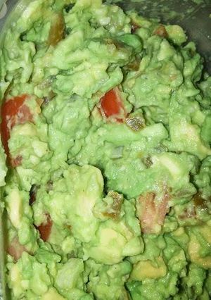 A picture of Amy's Chunky Guacamole dip.