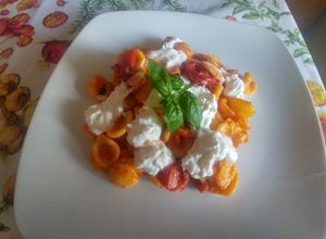 Foto di Orecchiette con burrata, pomodorini confit & coppa