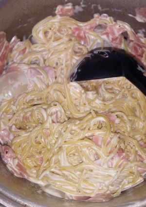 Una foto de Espaguetti blanco