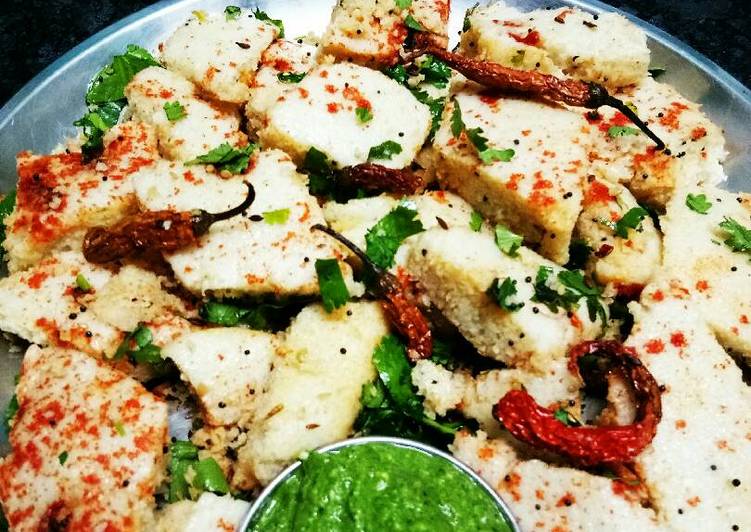 Recipe of Favorite #chutney &amp; dip# Mint &amp; Raw Mango ki Chutney with Suji Dhokla