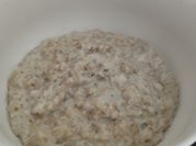 Una foto de cereal de avena para bebés