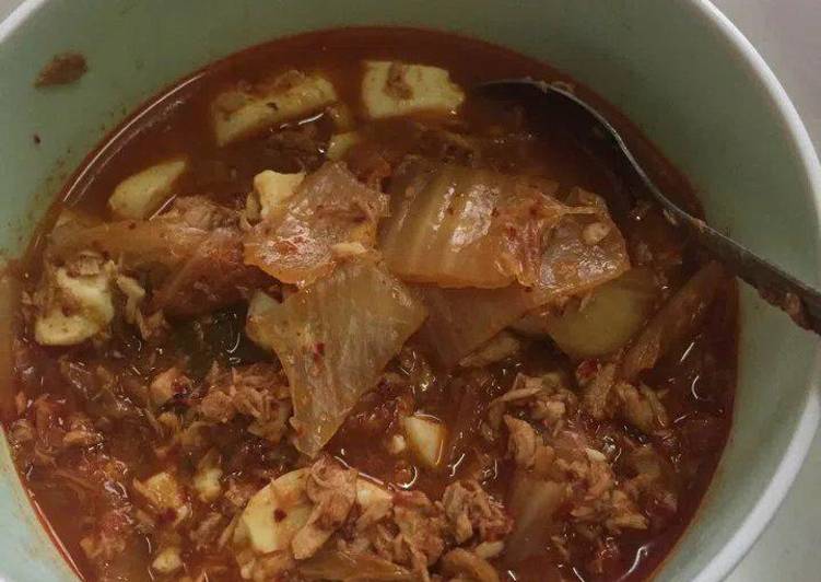 Steps to Prepare Quick Tuna Kimchi Stew