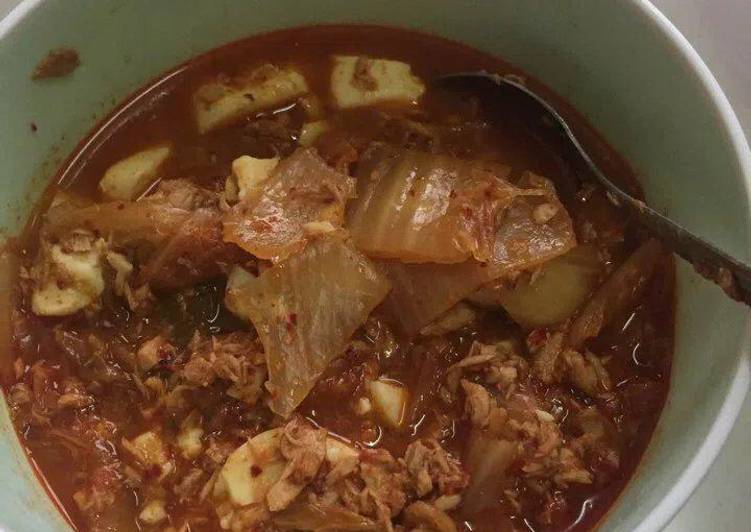 Simple Way to Prepare Favorite Tuna Kimchi Stew