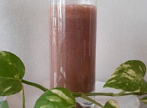 Una foto de Smoothie choco-frutilla🍫🍓