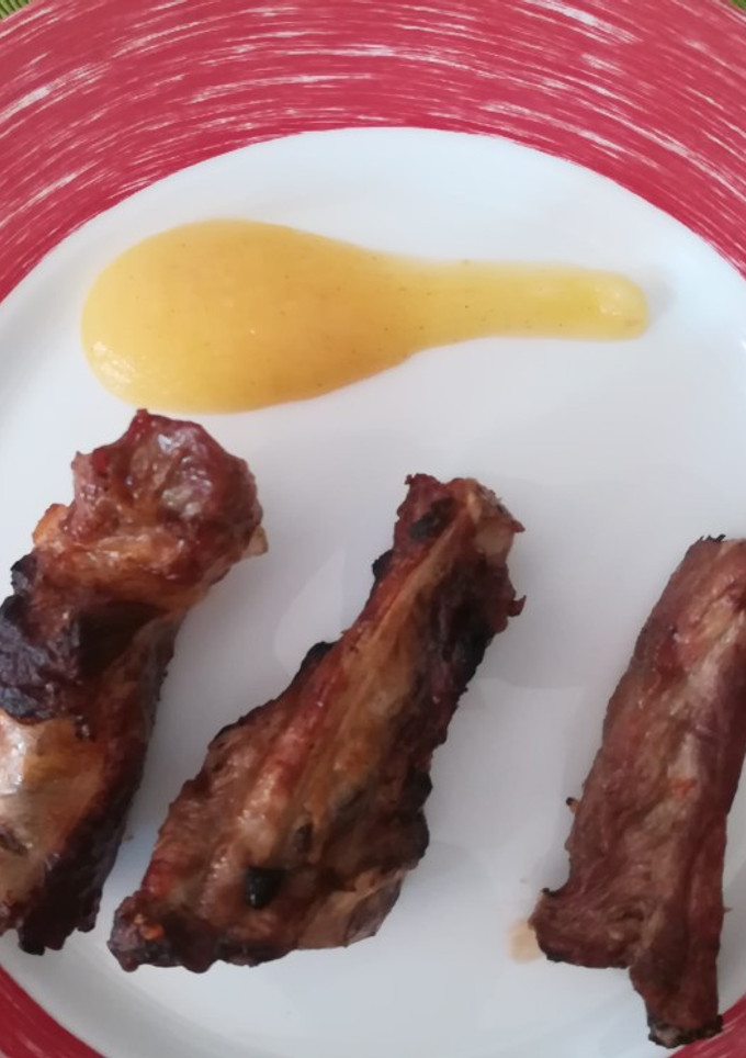 Una foto de Costilla de cerdo con compota de manzana