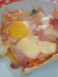 Una foto de Tarta de acelga, huevo y pizza