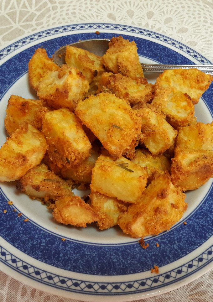 Una foto de Guarnición de patatas asadas rebozadas en harina de almendra🥔