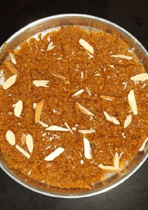 માવા ની સુખડી(mava sukhdi recipe in Gujarati) રેસીપી મુખ્ય ફોટો