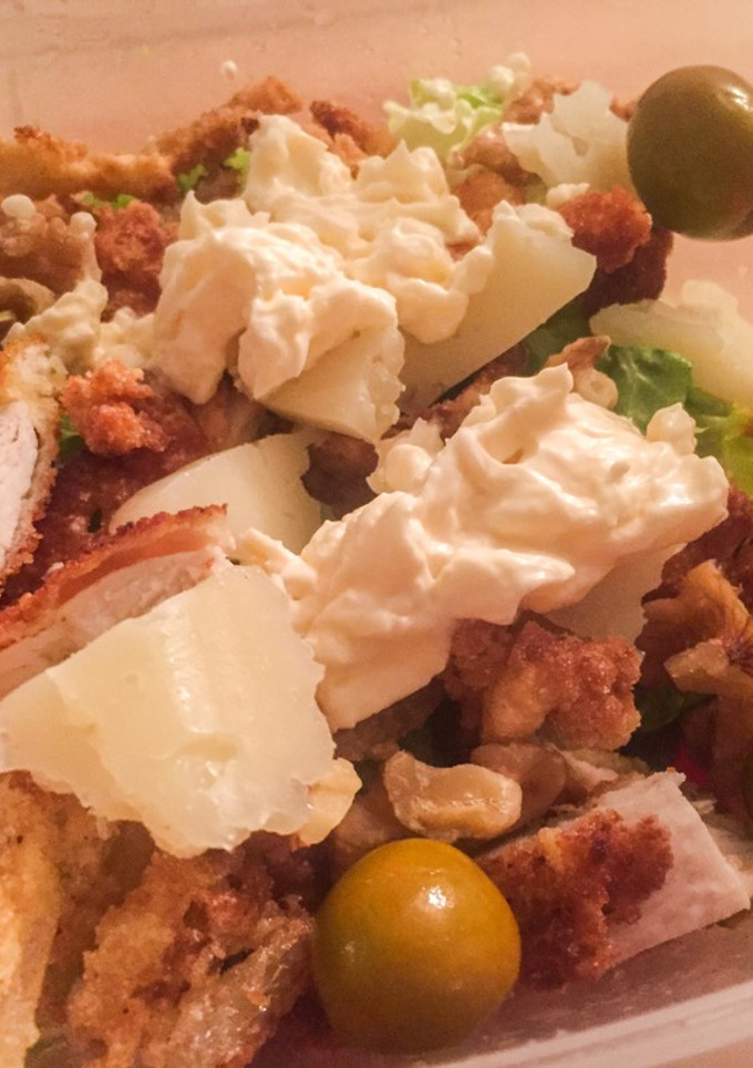 Una foto de Ensalada rápida de pollo