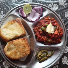 A picture of Pav bhaji.
