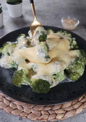 Foto resep MEG Steamed Brocolly Cheese Melt