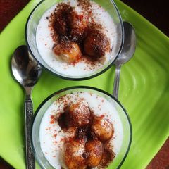 A picture of Dahi bhalla.