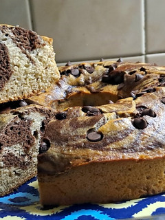 Una foto de Budín de bananas marmolado
