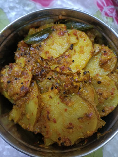 உருளைக்கிழங்கு வருவல்(potato fry recipe in tamil) செய்முறை முக்கிய புகைப்படம்