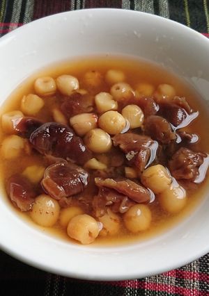 Hình của món Chè hạt sen nhãn nhục.