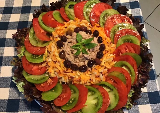 Salade de carottes,batavia rouge,tomates bicolores et thon fumé