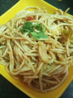वेज हक्का नूडल्स (Veg hakka noodles recipe in Hindi) रेसिपी मुख्य फोटो