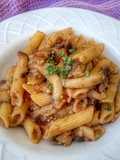 Pasta fredda senza glutine con melanzane e pomodori