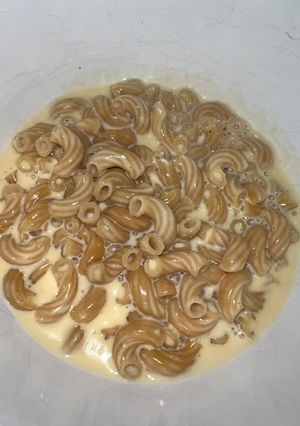 A picture of 3 cheese pasta.