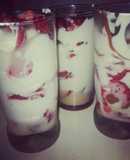 Frutillas con chantilly y leche condensada