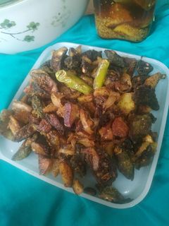 करेला आलू (Karela aloo recipe in Hindi) रेसिपी मुख्य फोटो