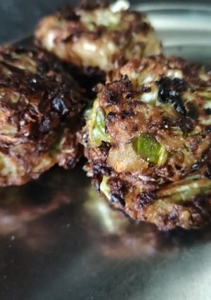 বাঁধাকপির পকোড়া (bandhakopir pakoda recipe in Bengali) রেসিপির প্রধান ছবি