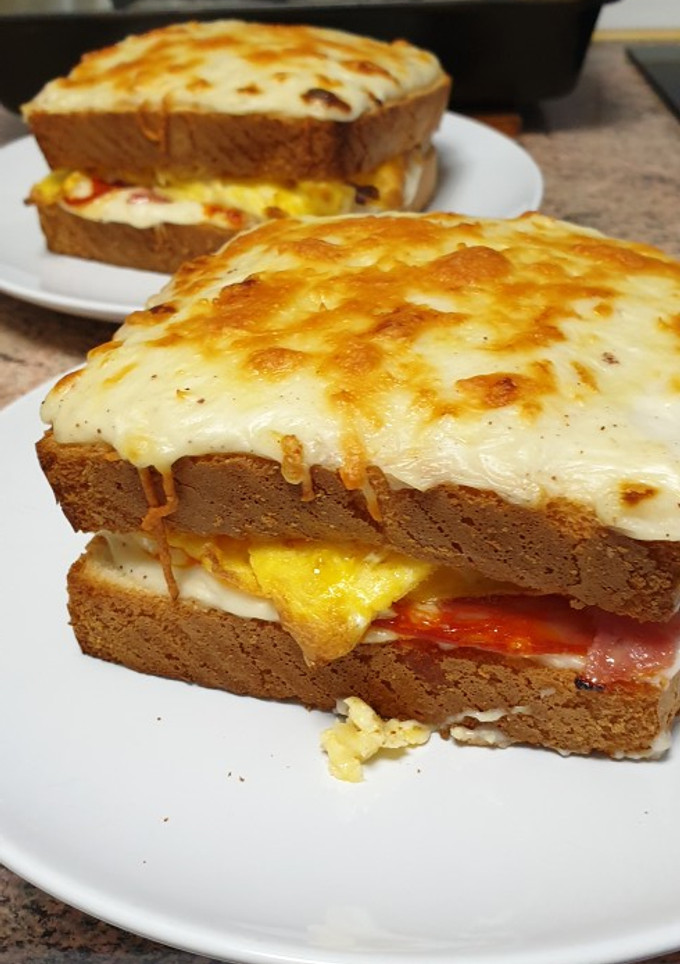 Una foto de Bocadillo de salchichoribechamel (el sándwich por excelencia)
