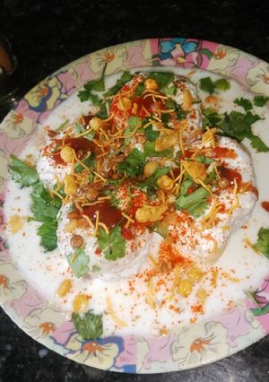 A picture of Dahi Wada(urad daal ke wade).