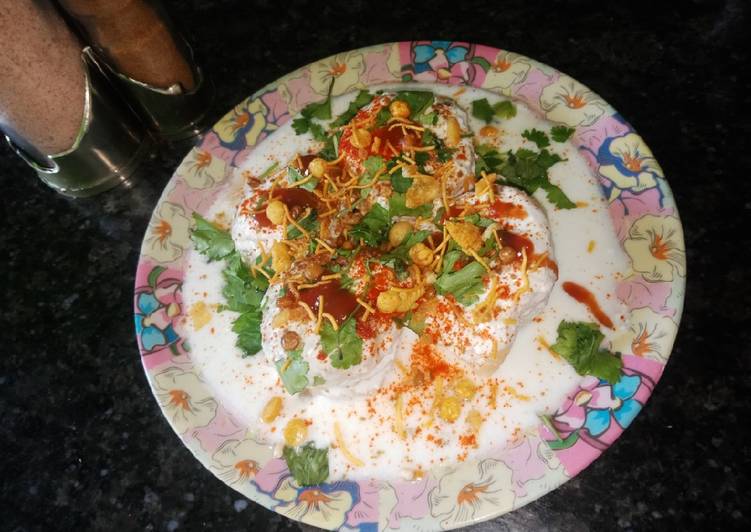 Dahi Wada(urad daal ke wade)