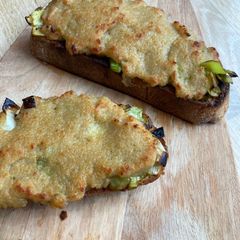 A picture of Welsh rarebit with leeks.