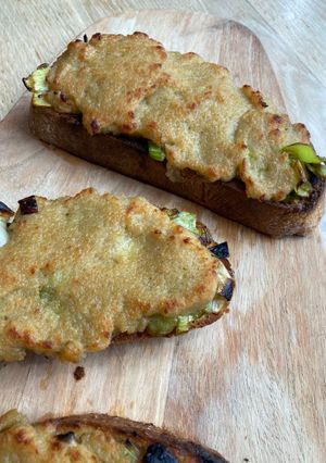 A picture of Welsh rarebit with leeks.