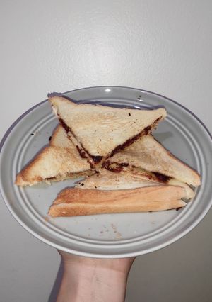 Foto resep Sarapan Praktis dengan Choco Cheese Grilled Sandwich