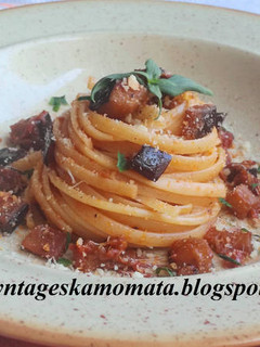 Φωτογραφία της συνταγής Λιγκουίνι με μελιτζάνες, σάλτσα ντομάτας και βασιλικό (pasta alla Norma)