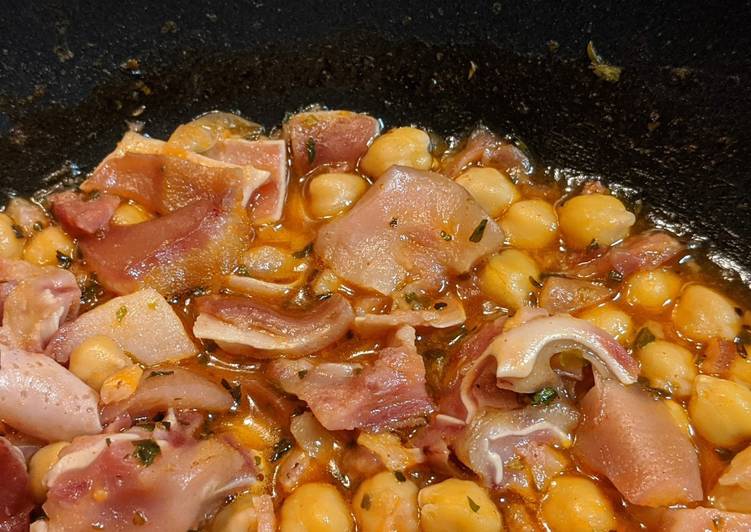 Wok de oreja con garbanzos a la cerveza