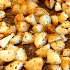 My Garlic Buttered Baby Potatoes 🥔😋 A picture of My Garlic Buttered Baby Potatoes 🥔😋.